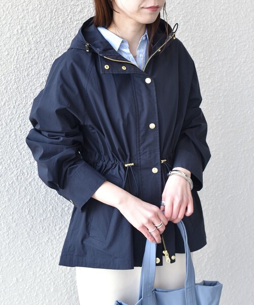 SHIPS Colors(シップス カラーズ)の「SHIPS Colors: 〈手洗い可能〉ライト マウンテンパーカー 2◇(マウンテンパーカー・レディース・オフホワイト/ネイビー・MEDIUM/SMALL)」の2枚目の写真