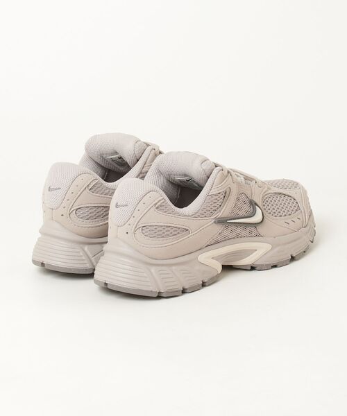 NIKE(ナイキ)の「ナイキ NIKE ナイキ V5 RNR(スニーカー・レディース・ベージュ・23.0cm/23.5cm/24.0cm/24.5cm/25.0cm)」の2枚目の写真