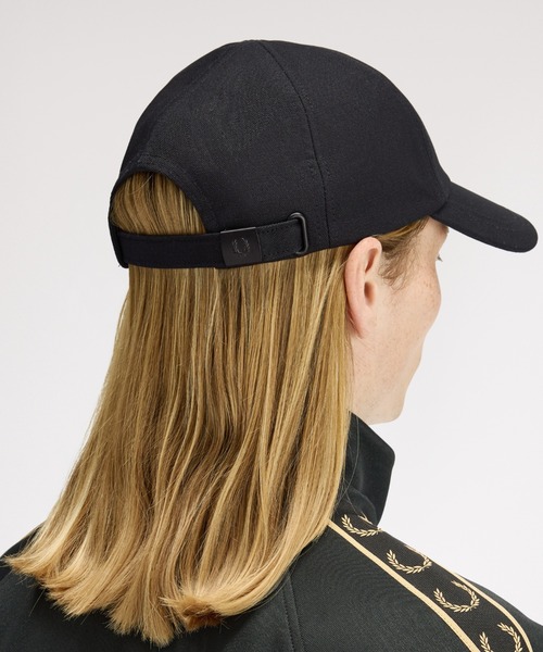 FRED PERRY(フレッドペリー)の「Bold Branding Canvas Cap/ボールドロゴキャンバスキャップ(キャップ・メンズ・ブラック・ONE SIZE)」の6枚目の写真