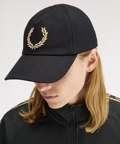 FRED PERRY(フレッドペリー)の「Bold Branding Canvas Cap/ボールドロゴキャンバスキャップ(キャップ・メンズ・ブラック・ONE SIZE)」の4枚目の写真