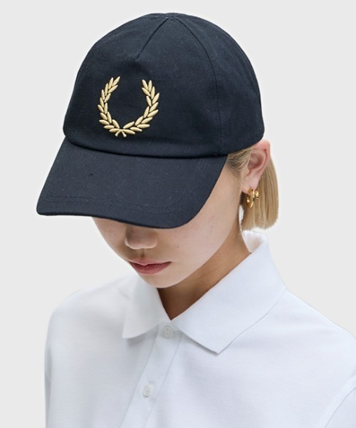 FRED PERRY(フレッドペリー)の「Bold Branding Canvas Cap/ボールドロゴキャンバスキャップ(キャップ・メンズ・ブラック・ONE SIZE)」の3枚目の写真