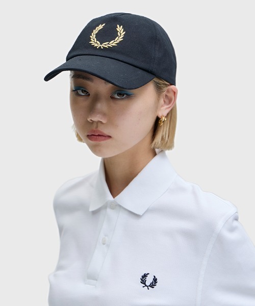 FRED PERRY(フレッドペリー)の「Bold Branding Canvas Cap/ボールドロゴキャンバスキャップ(キャップ・メンズ・ブラック・ONE SIZE)」の2枚目の写真