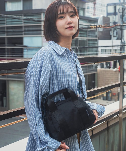 KiU(キウ)の「600D ミニボストンバッグ(4L)(ボストンバッグ・レディース・ネイビー系/ブラック/アニマル/ダークグリーン系・FREE)」の2枚目の写真