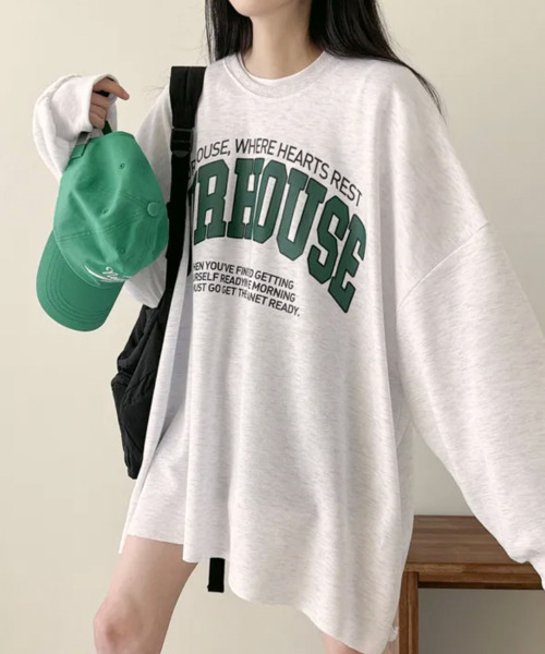 VIVID LADY(ビビッドレディー)の「フロントロゴプリント オーバーサイズ ロングTシャツ(Tシャツ/カットソー・レディース・ライトグレー/グレー/ネイビー・FREE)」の16枚目の写真