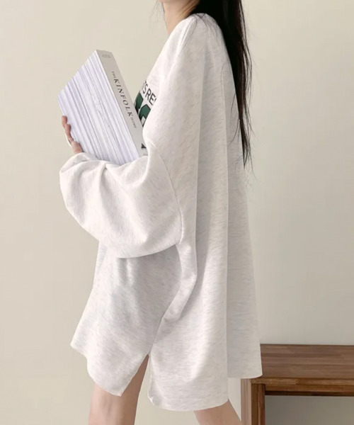 VIVID LADY(ビビッドレディー)の「フロントロゴプリント オーバーサイズ ロングTシャツ(Tシャツ/カットソー・レディース・ライトグレー/グレー/ネイビー・FREE)」の17枚目の写真