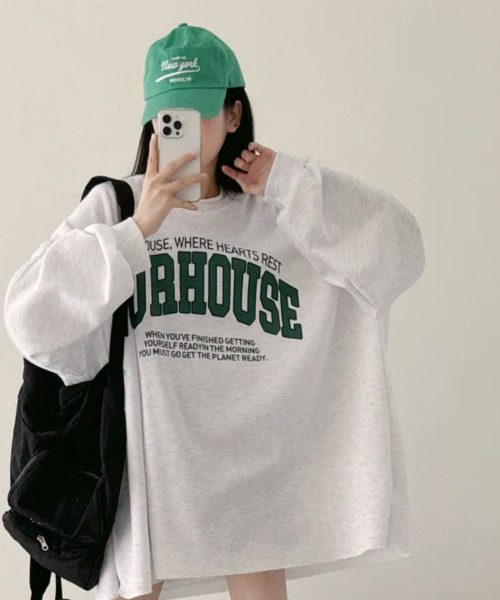 VIVID LADY(ビビッドレディー)の「フロントロゴプリント オーバーサイズ ロングTシャツ(Tシャツ/カットソー・レディース・ライトグレー/グレー/ネイビー・FREE)」の19枚目の写真