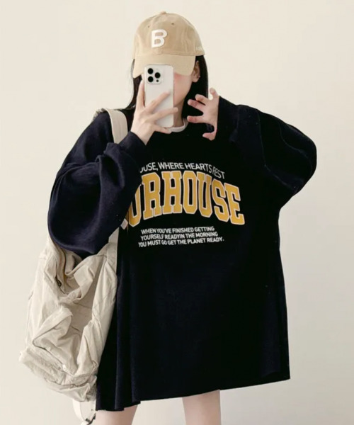 VIVID LADY(ビビッドレディー)の「フロントロゴプリント オーバーサイズ ロングTシャツ(Tシャツ/カットソー・レディース・ライトグレー/グレー/ネイビー・FREE)」の5枚目の写真