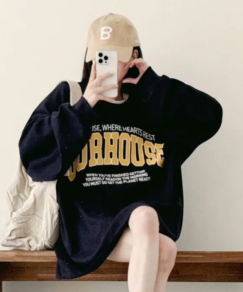 VIVID LADY(ビビッドレディー)の「フロントロゴプリント オーバーサイズ ロングTシャツ(Tシャツ/カットソー・レディース・ライトグレー/グレー/ネイビー・FREE)」の6枚目の写真