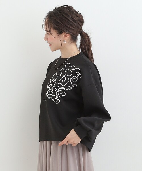 SHOO・LA・RUE（シューラルー）の「【S-LL】美しいシルエット お花ロープ刺繍ダンボールトップス（Tシャツ/カットソー・レディース・グリーン系/オフホワイト/ブラック・04/03/02/01）」の21枚目の写真