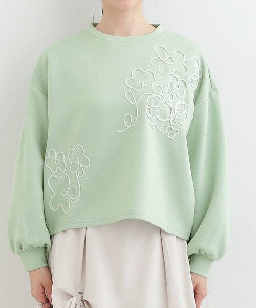 SHOO・LA・RUE（シューラルー）の「【S-LL】美しいシルエット お花ロープ刺繍ダンボールトップス（Tシャツ/カットソー・レディース・グリーン系/オフホワイト/ブラック・04/03/02/01）」の4枚目の写真