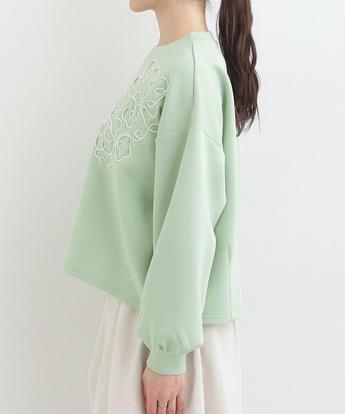 SHOO・LA・RUE（シューラルー）の「【S-LL】美しいシルエット お花ロープ刺繍ダンボールトップス（Tシャツ/カットソー・レディース・グリーン系/オフホワイト/ブラック・04/03/02/01）」の5枚目の写真
