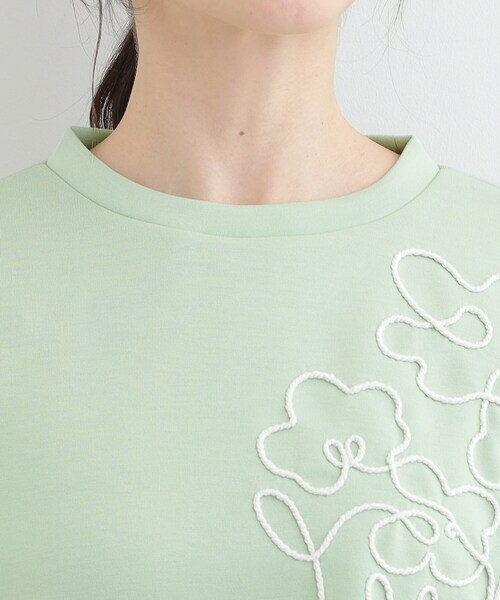 SHOO・LA・RUE（シューラルー）の「【S-LL】美しいシルエット お花ロープ刺繍ダンボールトップス（Tシャツ/カットソー・レディース・グリーン系/オフホワイト/ブラック・04/03/02/01）」の7枚目の写真