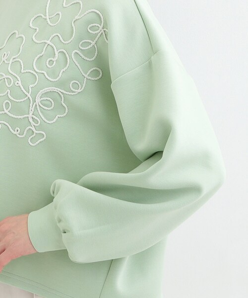 SHOO・LA・RUE（シューラルー）の「【S-LL】美しいシルエット お花ロープ刺繍ダンボールトップス（Tシャツ/カットソー・レディース・グリーン系/オフホワイト/ブラック・04/03/02/01）」の8枚目の写真