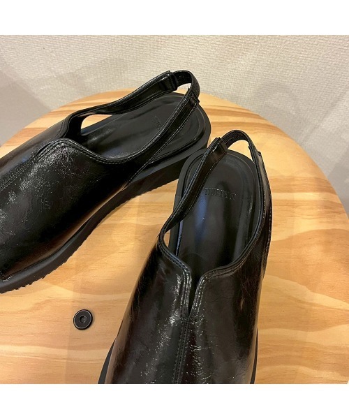 Flugge(フラッジー)の「プラットフォームサンダル(サンダル・レディース・ブラック/アイボリー・24cm/23cm)」の4枚目の写真