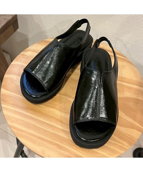 Flugge(フラッジー)の「プラットフォームサンダル(サンダル・レディース・ブラック/アイボリー・24cm/23cm)」の7枚目の写真
