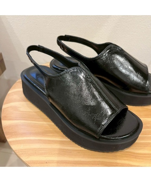 Flugge(フラッジー)の「プラットフォームサンダル(サンダル・レディース・ブラック/アイボリー・24cm/23cm)」の9枚目の写真