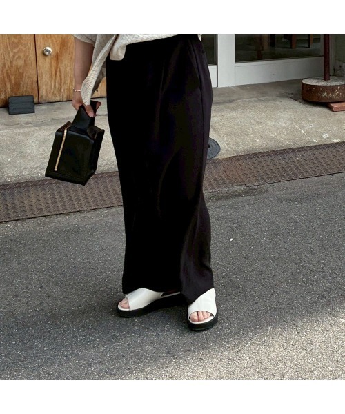 Flugge(フラッジー)の「プラットフォームサンダル(サンダル・レディース・ブラック/アイボリー・24cm/23cm)」の10枚目の写真