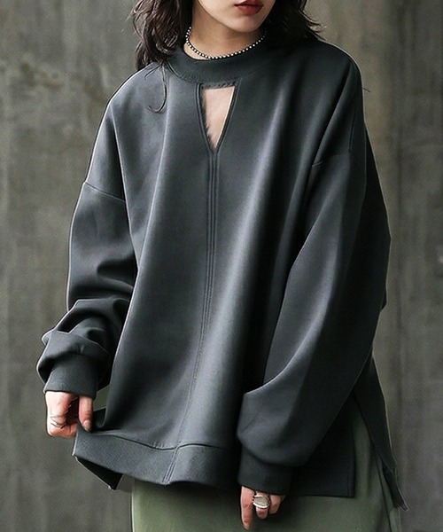 antiqua(アンティカ)の「キーネック風 プルオーバー(スウェット・レディース・ダークグレー/ブラック・ONESIZE)」の1枚目の写真