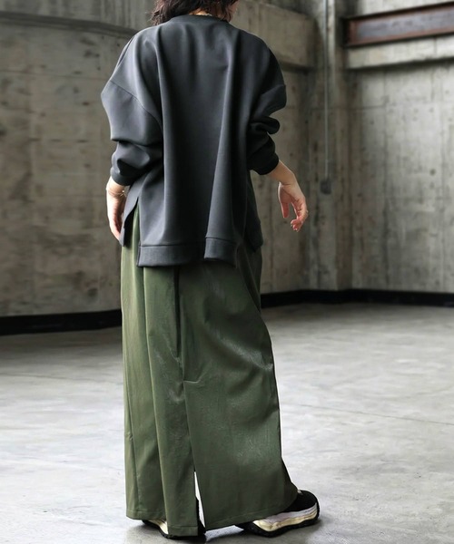 antiqua(アンティカ)の「キーネック風 プルオーバー(スウェット・レディース・ダークグレー/ブラック・ONESIZE)」の11枚目の写真