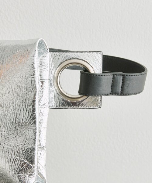 ear PAPILLONNER(イアパピヨネ)の「【kawa-kawa(カワカワ)】NO1533 incasボディバッグM(ショルダーバッグ・レディース・シルバー・FREE)」の7枚目の写真