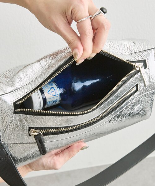 ear PAPILLONNER(イアパピヨネ)の「【kawa-kawa(カワカワ)】NO1533 incasボディバッグM(ショルダーバッグ・レディース・シルバー・FREE)」の12枚目の写真