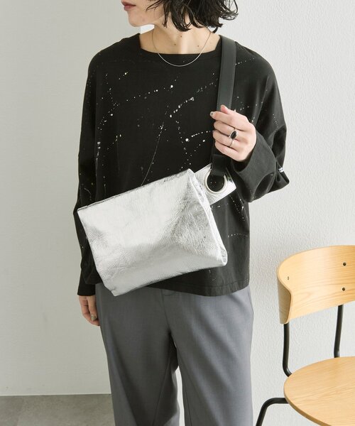 ear PAPILLONNER(イアパピヨネ)の「【kawa-kawa(カワカワ)】NO1533 incasボディバッグM(ショルダーバッグ・レディース・シルバー・FREE)」の15枚目の写真