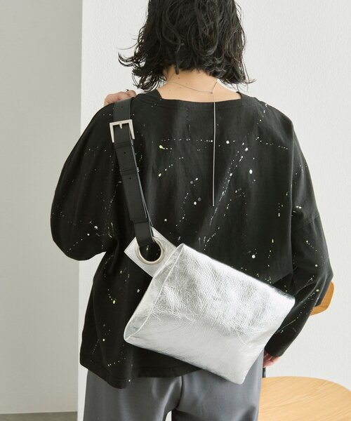 ear PAPILLONNER(イアパピヨネ)の「【kawa-kawa(カワカワ)】NO1533 incasボディバッグM(ショルダーバッグ・レディース・シルバー・FREE)」の19枚目の写真