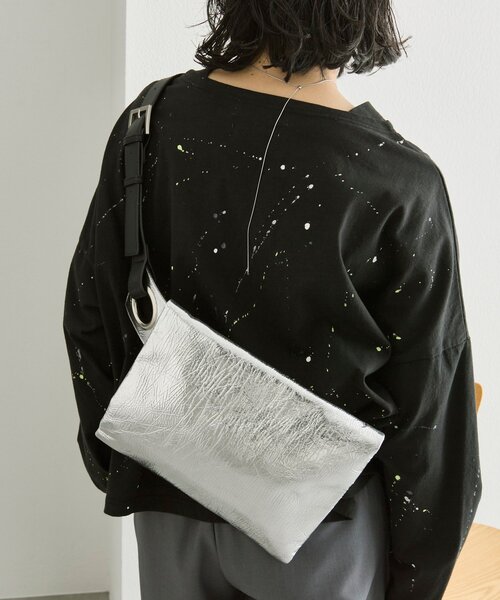 ear PAPILLONNER(イアパピヨネ)の「【kawa-kawa(カワカワ)】NO1533 incasボディバッグM(ショルダーバッグ・レディース・シルバー・FREE)」の20枚目の写真