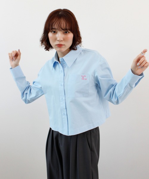 ABYS(アビス)の「さりげないロゴ刺繍。クロップド丈カラーシャツ / 長袖シャツ(シャツ/ブラウス・レディース・ブルー/イエロー/ピンク・FREE)」の5枚目の写真