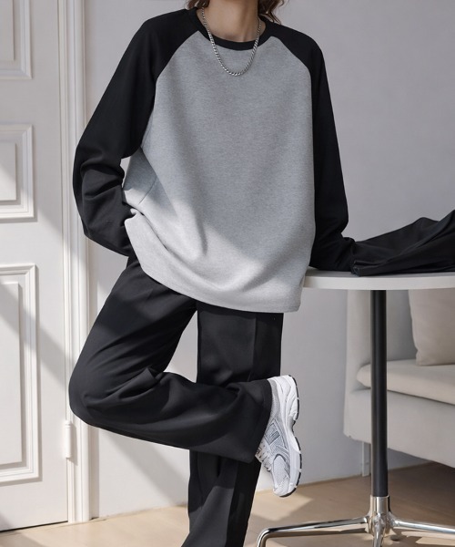 SallyLunn(サリーラン)の「配色ラグランスウェット(スウェット・レディース・グレー/ホワイト・LARGE/MEDIUM)」の4枚目の写真
