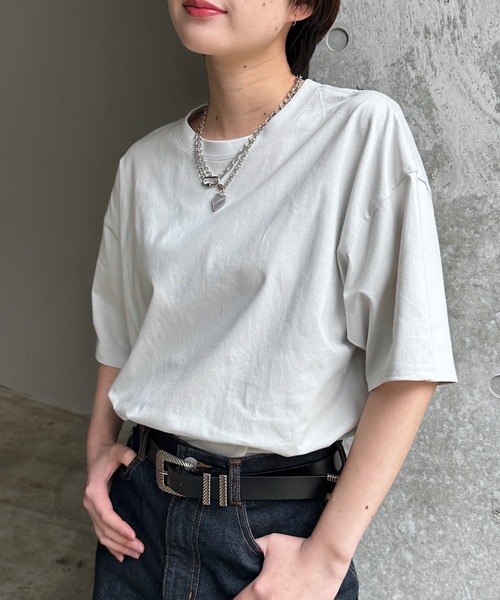 PAGEBOY（ページボーイ）の「ジミレスルーズT【WEB限定】（Tシャツ/カットソー・レディース・チャコールグレー/ブラック/オフホワイト/ピンク/ターコイズブルー/グレイッシュベージュ・FREE）」の4枚目の写真