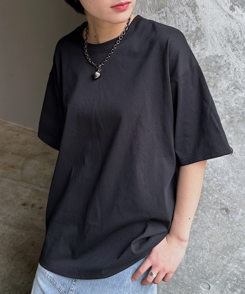 PAGEBOY（ページボーイ）の「ジミレスルーズT【WEB限定】（Tシャツ/カットソー・レディース・チャコールグレー/ブラック/オフホワイト/ピンク/ターコイズブルー/グレイッシュベージュ・FREE）」の2枚目の写真