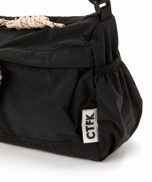 CONTROL FREAK / CTFK(コントロールフリーク)の「CONTROL FREAK / CTFK(コントロールフリーク)≪撥水≫ナイロンポケットワイドショルダー(ショルダーバッグ・レディース・ブラック/ベージュ/グリーン/レオパード/レッド/アニマル・FREE)」の11枚目の写真