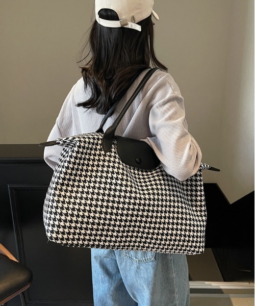 FREE STYLISTS（フリー スタイリスト）の「【トラベル・大容量・Y2K】千鳥柄 ボストンバッグ 旅行バッグ 2WAY トートバッグ A4収納 撥水（ショルダーバッグ・レディース・ハウンドトゥース/ブラック/ブルー・FREE）」の8枚目の写真