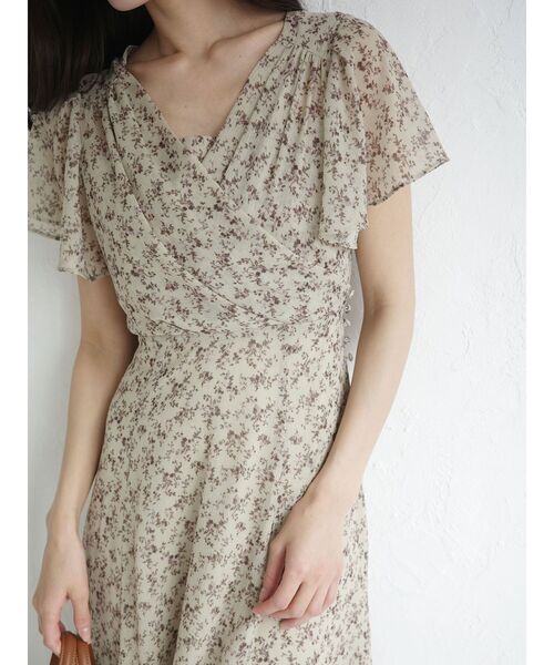LAGUNAMOON(ラグナムーン)の「フローラルカシュクールワンピース 【夏服】(ワンピース・レディース・イエロー/ブルー・SMALL/MEDIUM)」の1枚目の写真