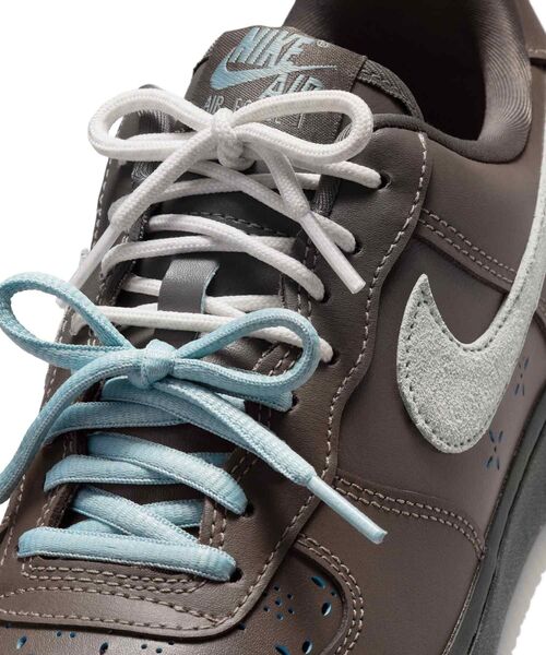 NIKE（ナイキ）の「ナイキ エア フォース 1 ‘07 LV8 ウィメンズシューズ / Nike Air Force 1 '07 LV8 Women's Shoes IR5690-256 Ridgerock（スニーカー・レディース・ダークブラウン・22/22.5/23/23.5/24/24.5/25/25.5/26）」の9枚目の写真