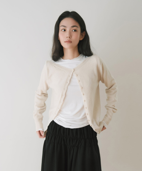 YEARNING（イヤニング）の「MOCK NECK LONG SLEEVE TOP, IVORY（Tシャツ/カットソー・レディース・その他・FREE）」の3枚目の写真