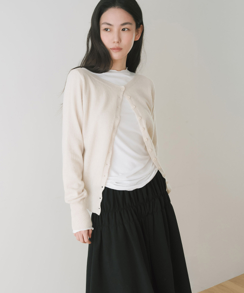 YEARNING（イヤニング）の「MOCK NECK LONG SLEEVE TOP, IVORY（Tシャツ/カットソー・レディース・その他・FREE）」の4枚目の写真