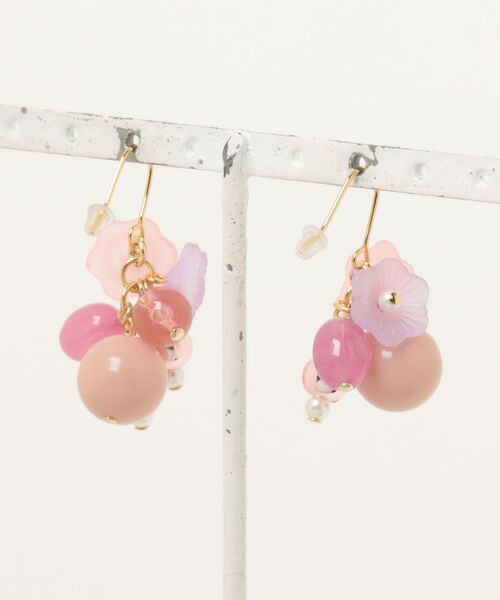 tone(トーン)の「【MUURABBTI】ピンクのフラワーピアス(MA)(ピアス(両耳用)・レディース・ピンク・FREE)」の4枚目の写真