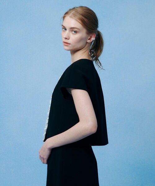LOULOU WILLOUGHBY(ルルウィルビー)の「ダブルクロスフリルジャケット(ノーカラージャケット・レディース・ブラック/オフホワイト・2/1)」の8枚目の写真