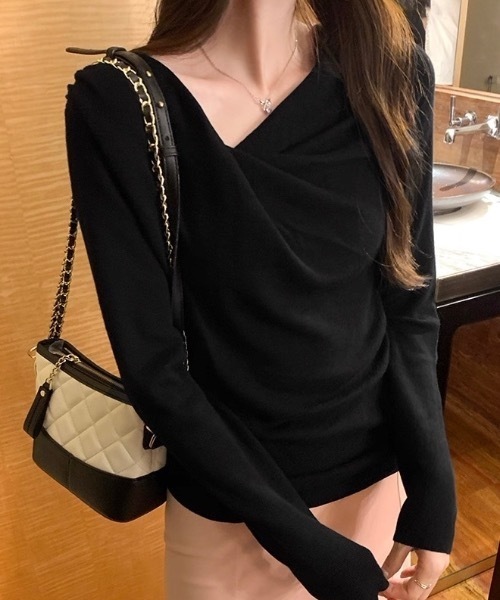 Alvia(アルビア)の「アシメネックドレープニットトップス/大人フェミニン(ニット/セーター・レディース・ブラック/アイボリー・M)」の2枚目の写真