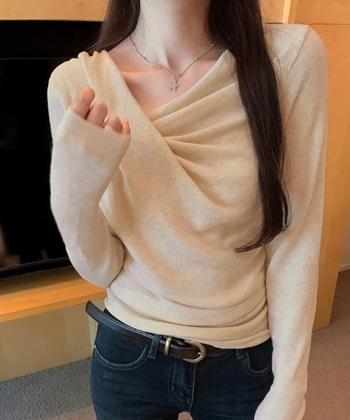 Alvia(アルビア)の「アシメネックドレープニットトップス/大人フェミニン(ニット/セーター・レディース・ブラック/アイボリー・M)」の3枚目の写真
