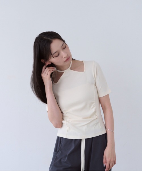 SOYEN(ソイエン)の「ネックストラップウエストギャザートップス(Tシャツ/カットソー・レディース・ブラウン/クリーム・F)」の15枚目の写真