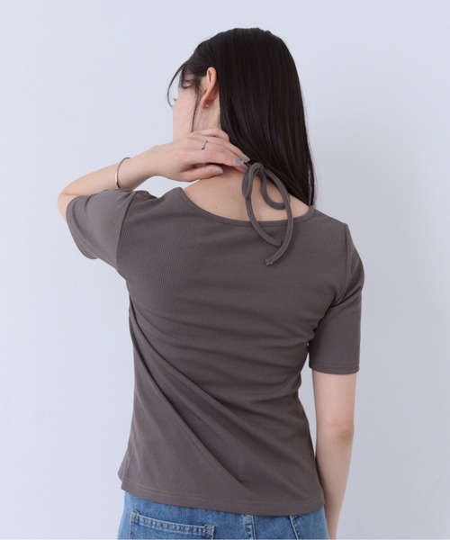 SOYEN(ソイエン)の「ネックストラップウエストギャザートップス(Tシャツ/カットソー・レディース・ブラウン/クリーム・F)」の5枚目の写真
