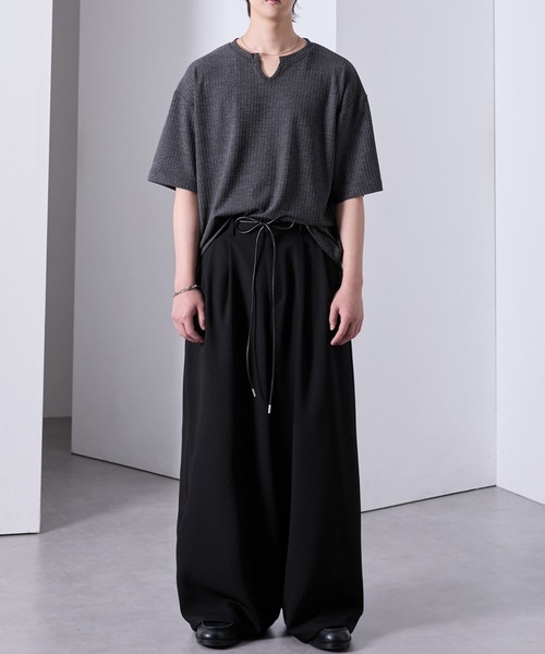 Loose/ルース(ルース)の「合皮ベルト付き ドレープワイドスラックス(スラックス・メンズ・ワイン/チャコールグレー/ブラック・S/L/M)」の9枚目の写真