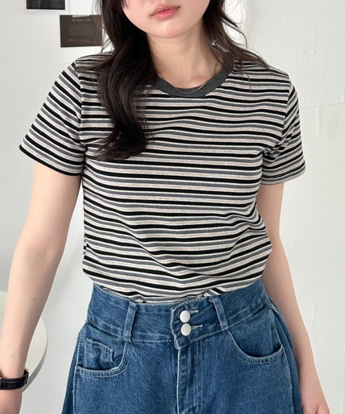 CLEA(クレア)の「マルチボーダーシンプルTシャツ(Tシャツ/カットソー・レディース・グレー/ブラウン/ピンク/ブルー/レッド・FREE)」の2枚目の写真