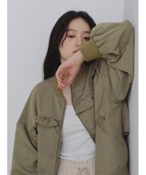 P.V.T(ピーブイティー)の「バックフリルブルゾン(ブルゾン・レディース・カーキ/Black・M)」の7枚目の写真