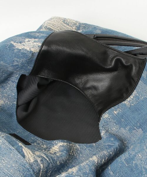 TAAKK(ターク)の「【TAAKK/ターク】Denim Bag (Small)(ショルダーバッグ・メンズ・インディゴブルー/ブラウン・FREE)」の5枚目の写真