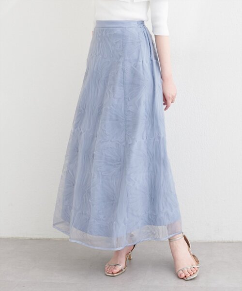 natural couture(ナチュラルクチュール)の「フラワーチュールスカート(スカート・レディース・オフホワイト/チャコールグレー/サックスブルー・FREE)」の1枚目の写真