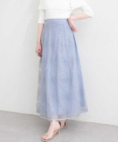 natural couture(ナチュラルクチュール)の「フラワーチュールスカート(スカート・レディース・オフホワイト/チャコールグレー/サックスブルー・FREE)」の6枚目の写真